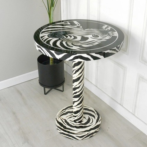 Display one off - one-off, zebra